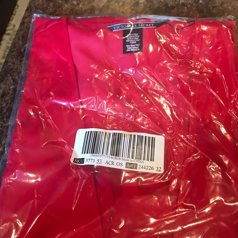 Red Victoria’s Secret 👘 Kimono- Love on the back